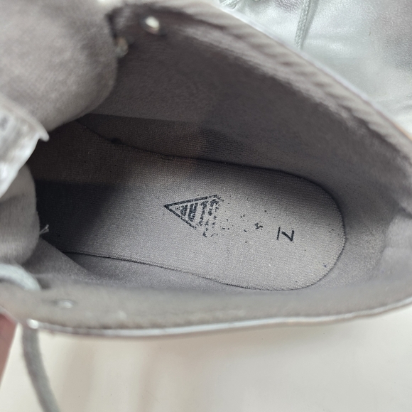 Vintage 1993 Silver Metallic LA Gear Sneakers 7 - Picture 9 of 11